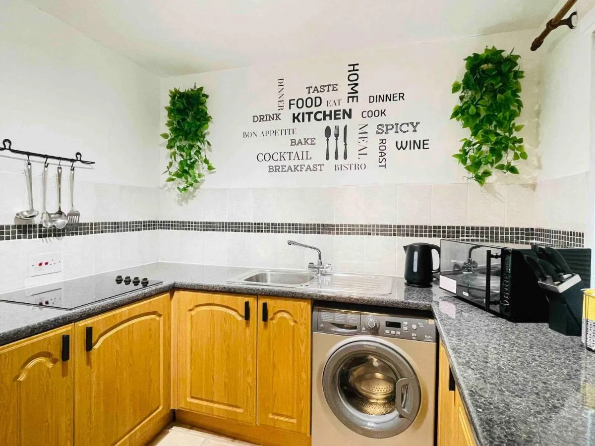 Image 2 of Lovely 1-bedroom Apt in Glasgow City near Subway