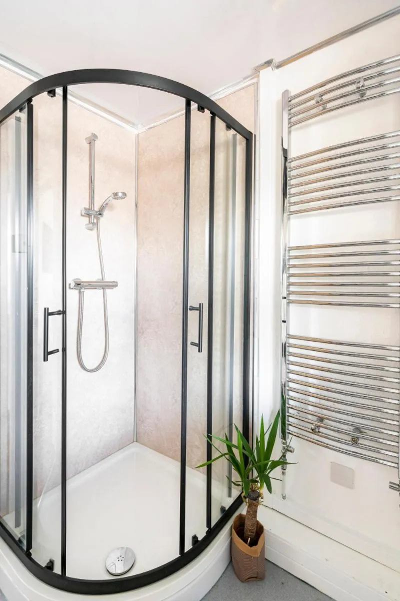 Image 3 of Lovely 1-bedroom property with balcony in West end