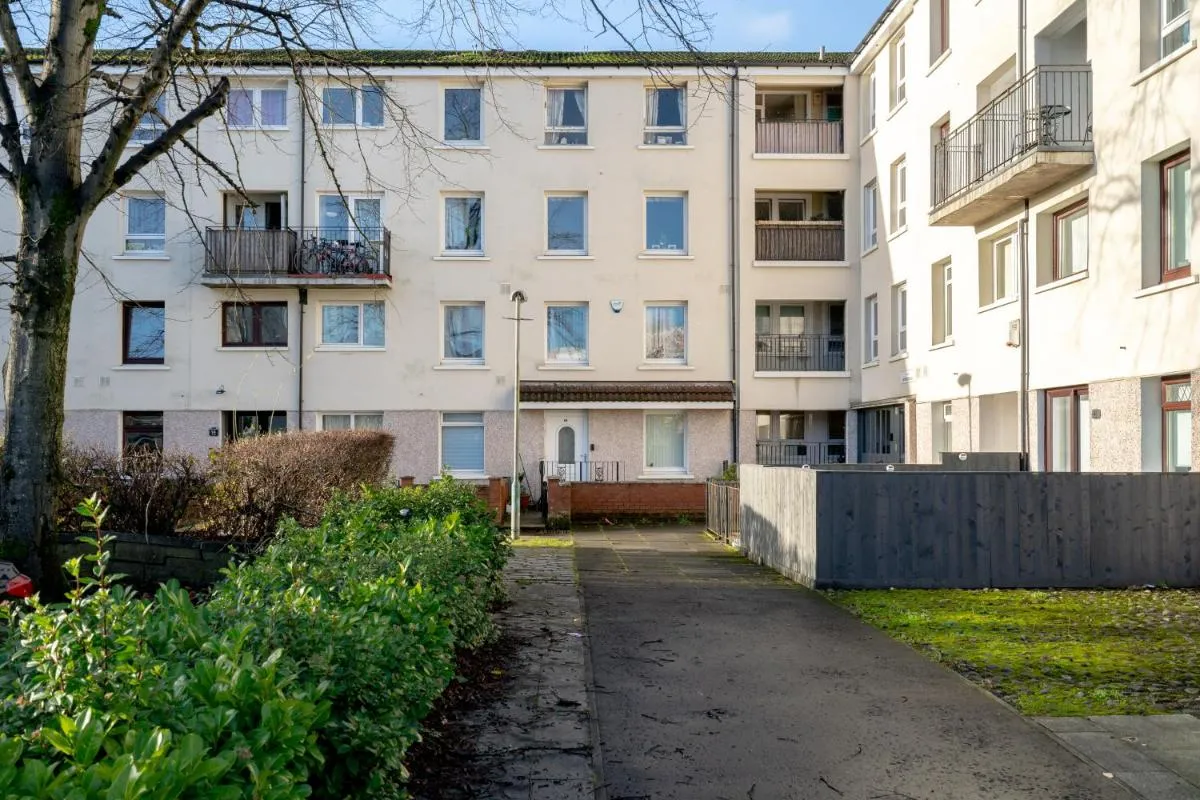 Image 5 of Lovely 1-bedroom property with balcony in West end