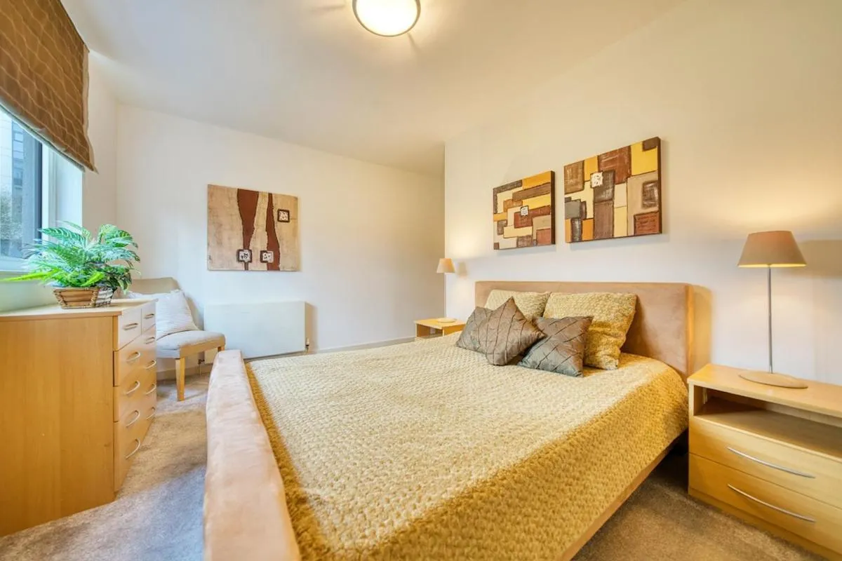 Image 1 of Lovely 2 bed Water Front Apartment