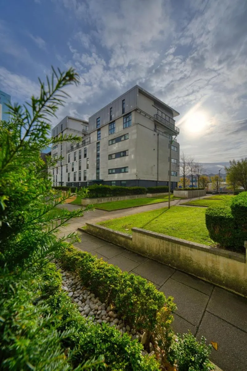 Image 4 of Lovely 2 bed Water Front Apartment