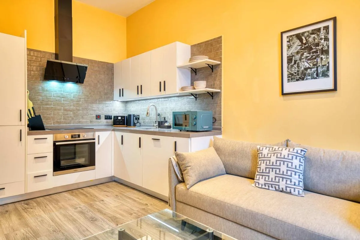 Image 2 of Lovely Central Station 1 Bed Apartment B10