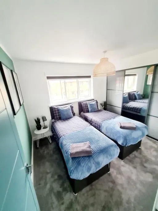 Image 4 of Lovely house with back garden – PRIVATE driveway