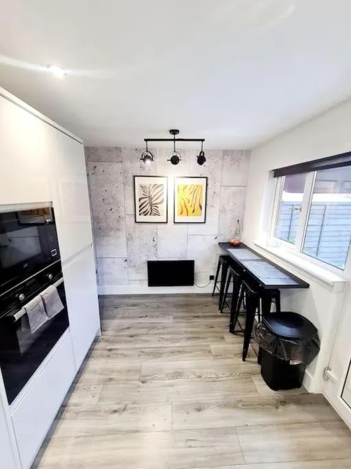 Image 6 of Lovely house with back garden – PRIVATE driveway