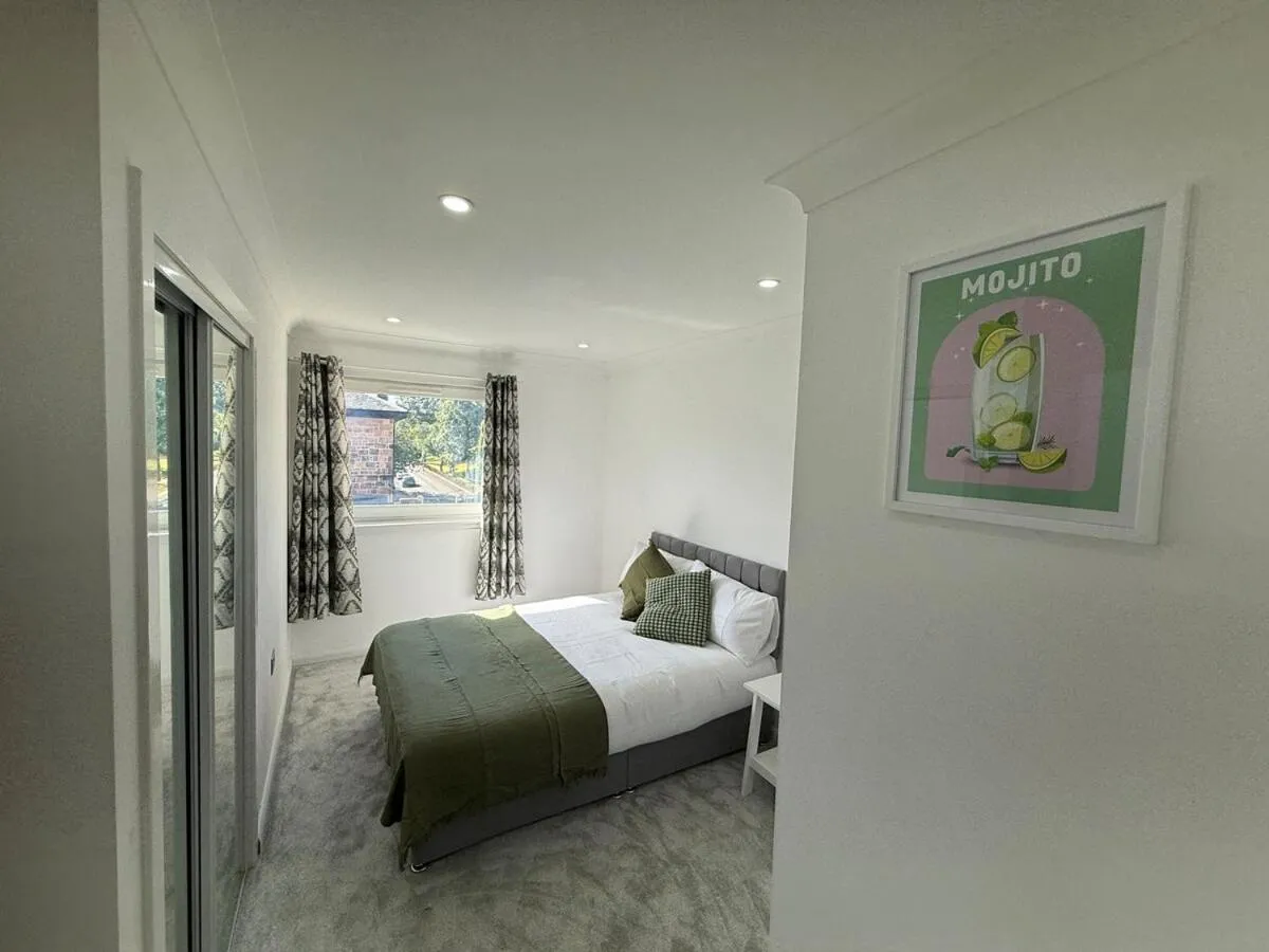 Image 1 of Luxurious 2BR, 8 mins from centre