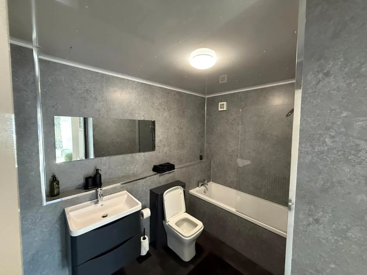 Image 2 of Luxurious 2BR, 8 mins from centre