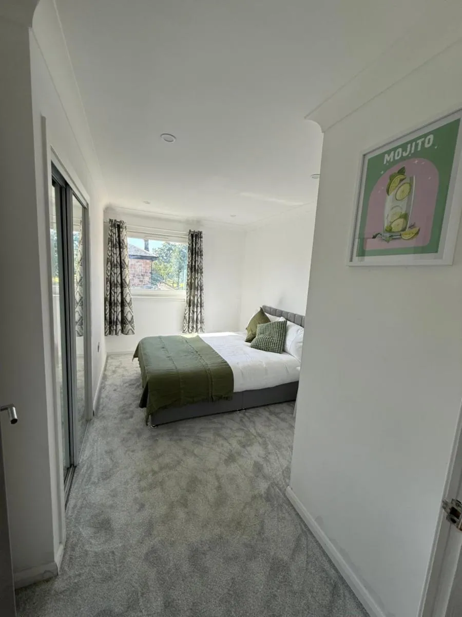Image 1 of Luxurious 2 bedroom, 8 mins from city centre