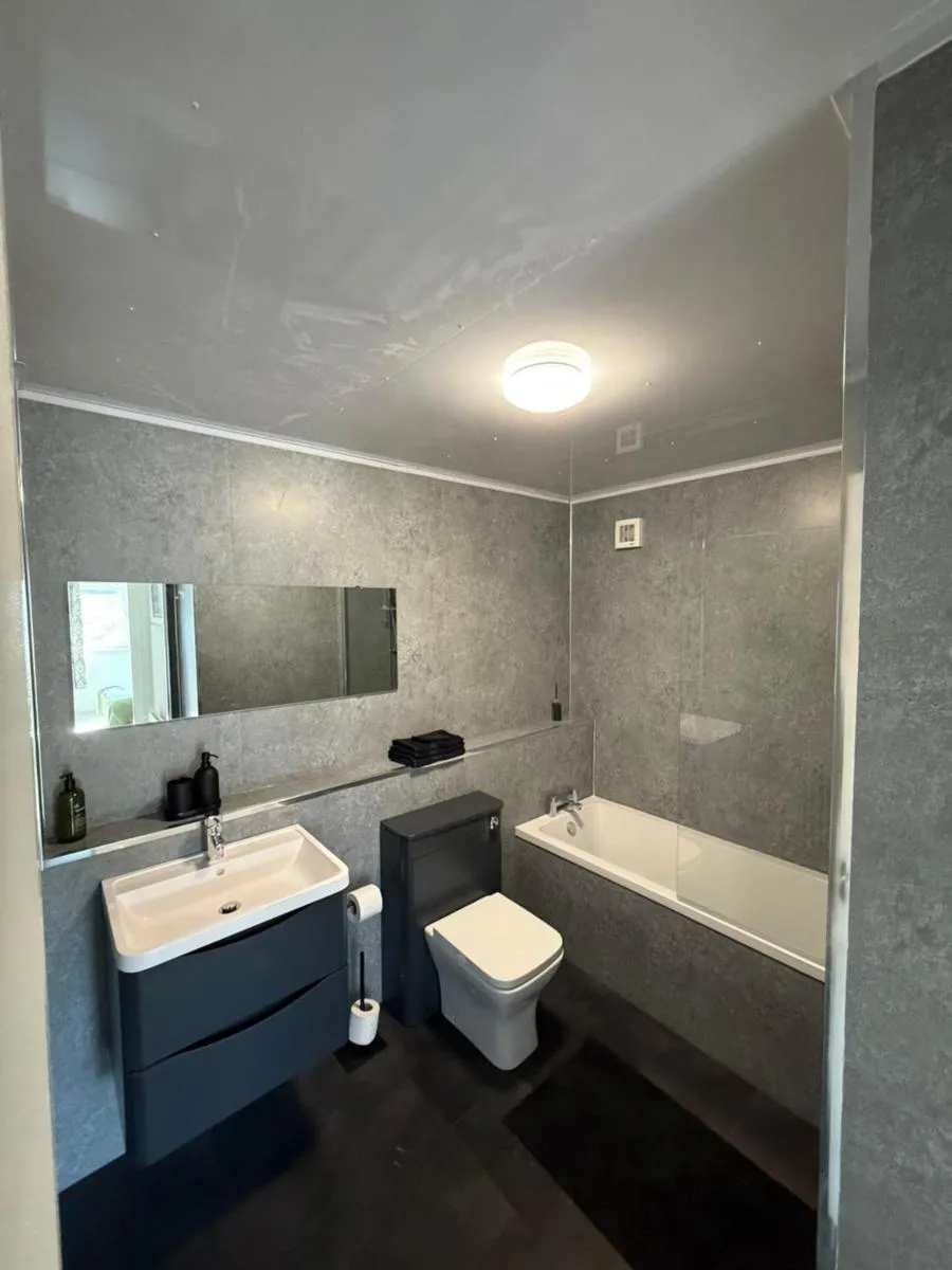 Image 2 of Luxurious 2 bedroom, 8 mins from city centre