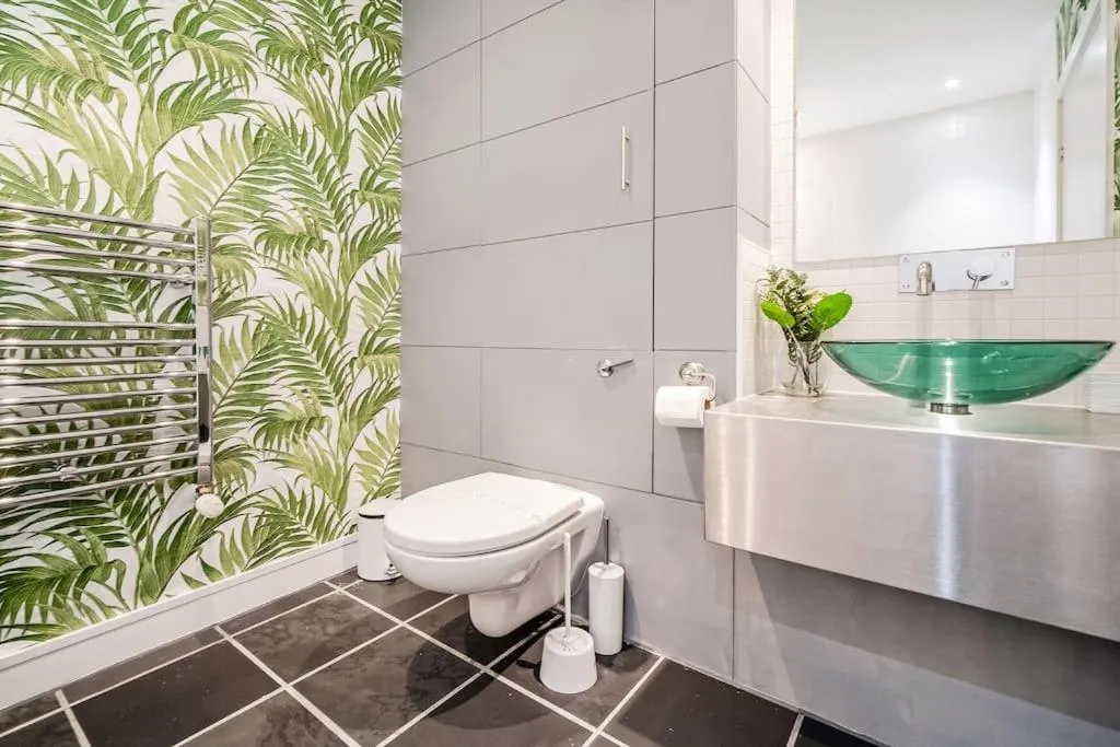 Image 2 of Luxurious Penthouse with Bar at Glasgow Hydro & SECC