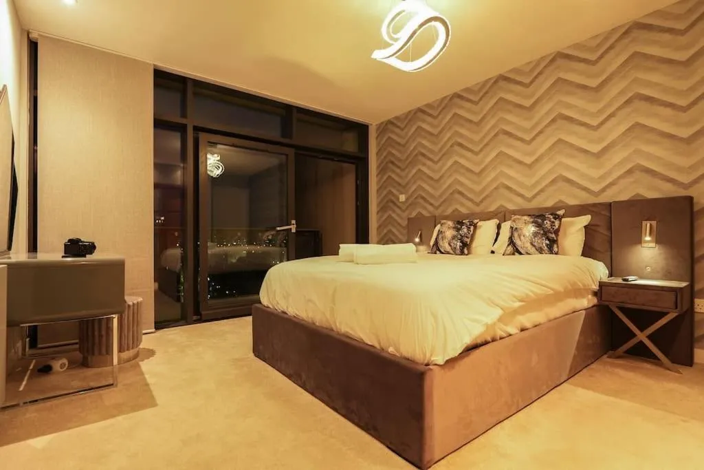 Image 1 of Luxurious Penthouse with Bar at Glasgow Hydro & SECC