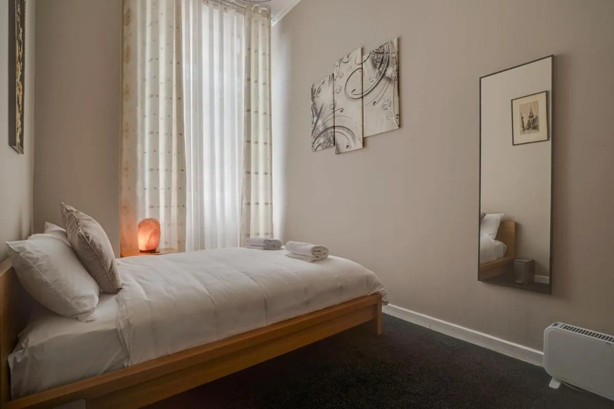 Image 6 of Luxurious Royal 2BR Apartment, Glasgow City Centre