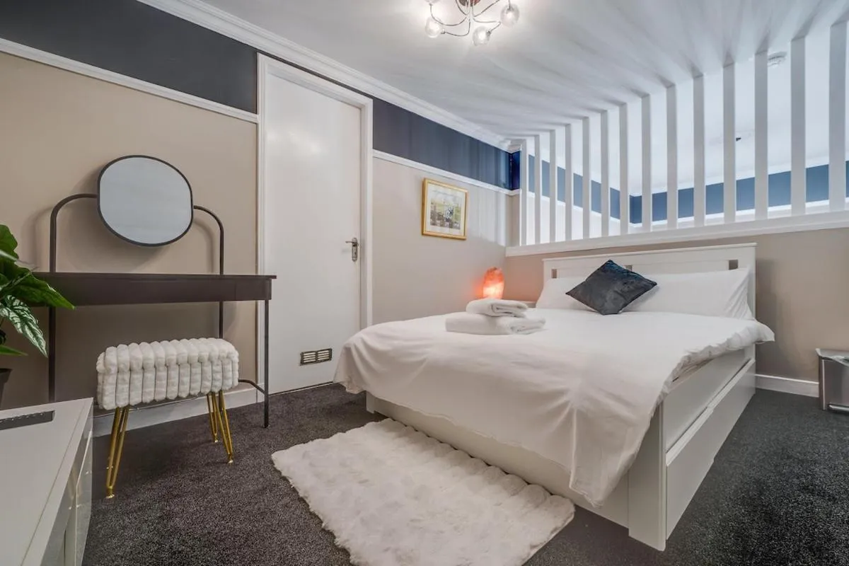 Image 1 of Luxurious Royal 2BR Apartment, Glasgow City Centre