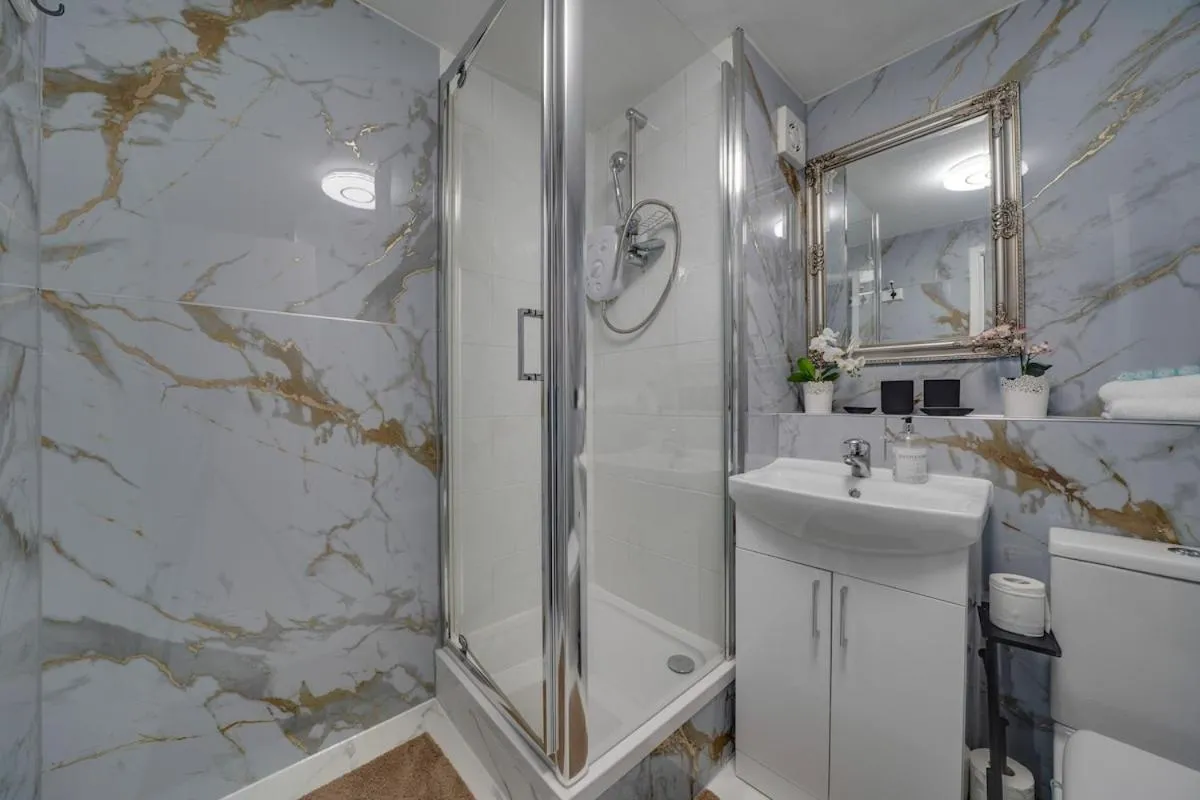 Image 2 of Luxurious Royal 2BR Apartment, Glasgow City Centre