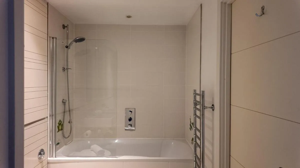 Image 2 of Meadowside Quay 2BR Luxurious Apartment