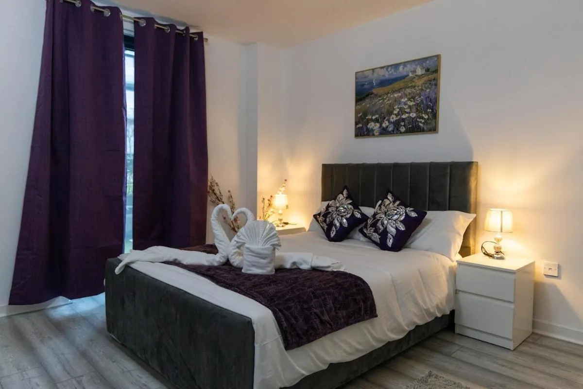 Image 1 of Meadowside Quay 2BR Luxurious Apartment