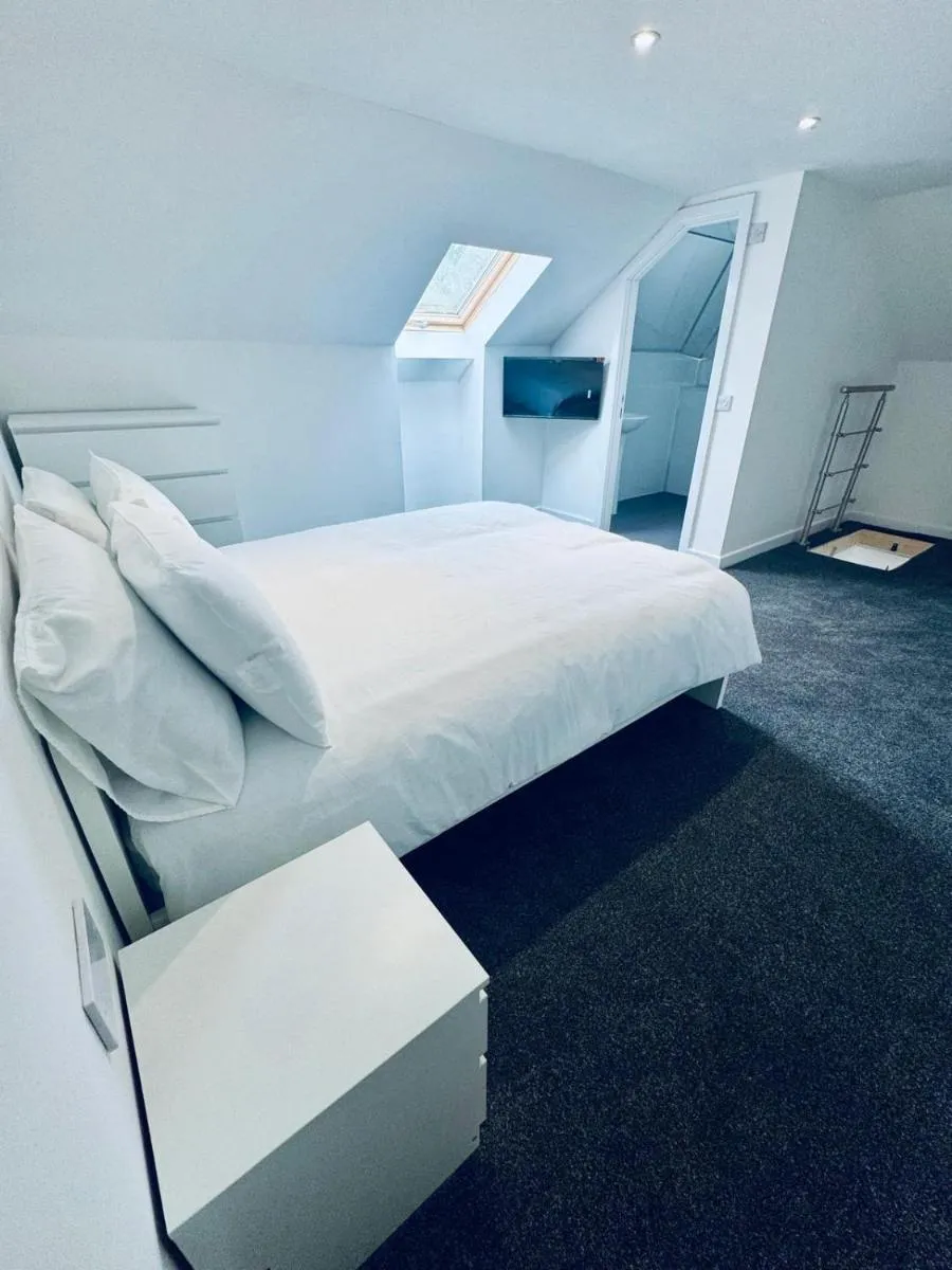 Image 6 of Modern 2 Bedroom with extra Loft Bedroom