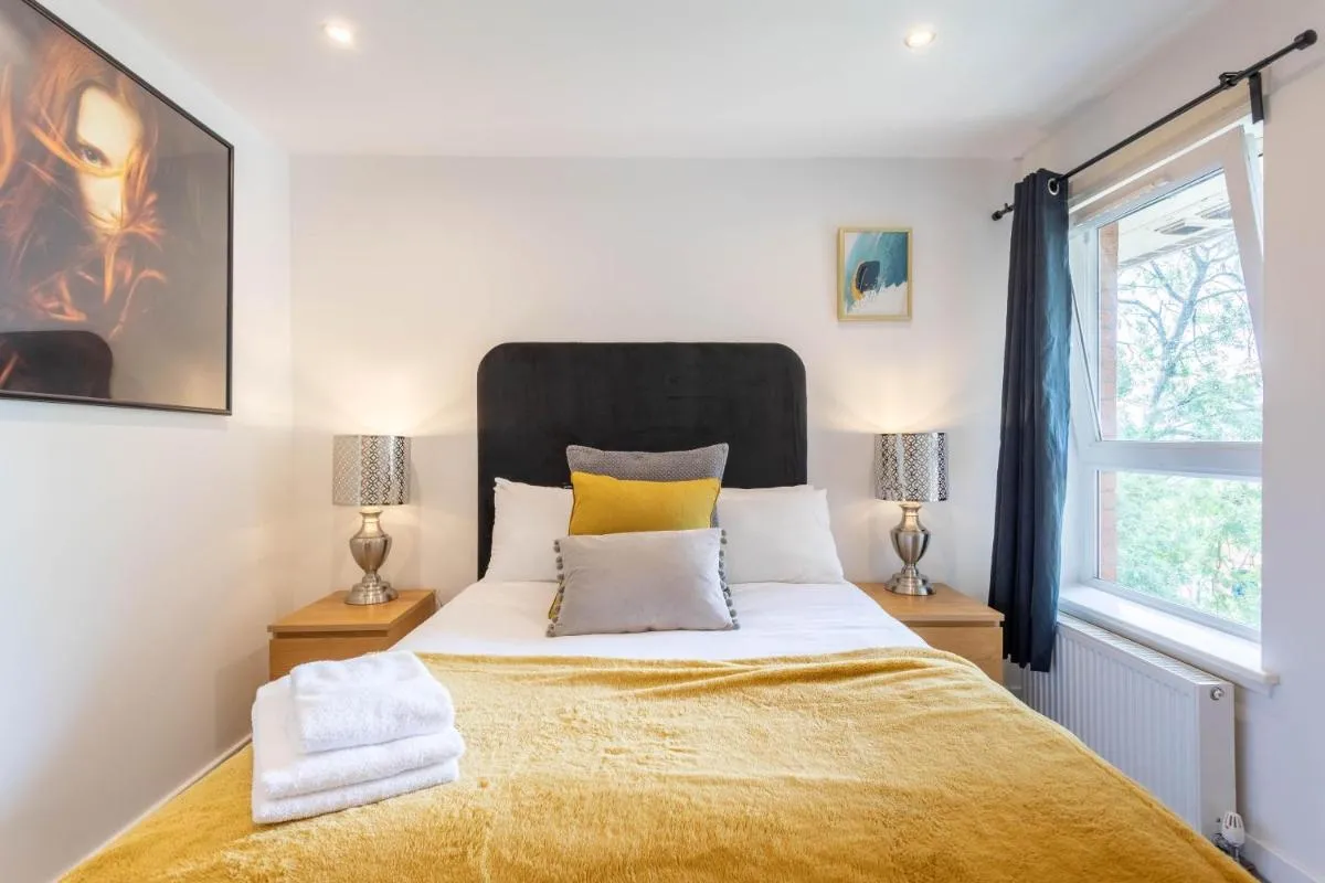 Image 6 of Modern 2 bed BroomPark/Central apt. with Parking