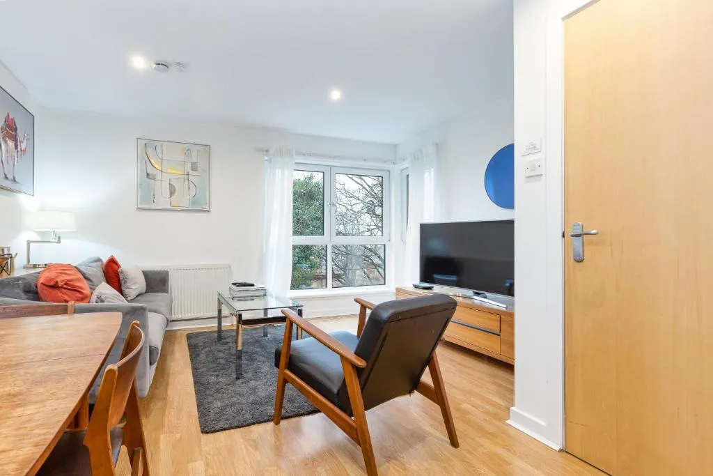 Image of Modern 2 bed BroomPark/Central apt. with Parking