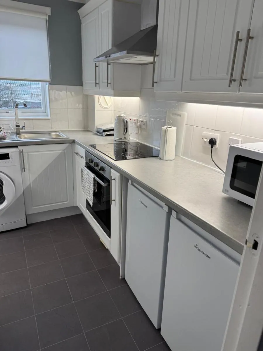 Image 3 of Modern 2 bedroom Apartment Near City Centre