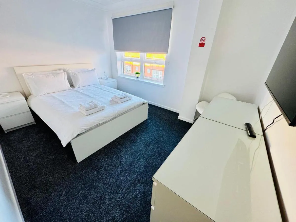 Image 6 of Modern 2 bedroom Apartment Near City Centre