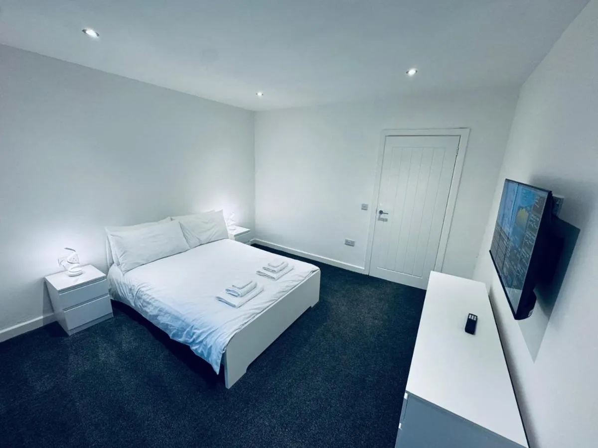 Image 2 of Modern 2 bedroom House With Loft Conversion