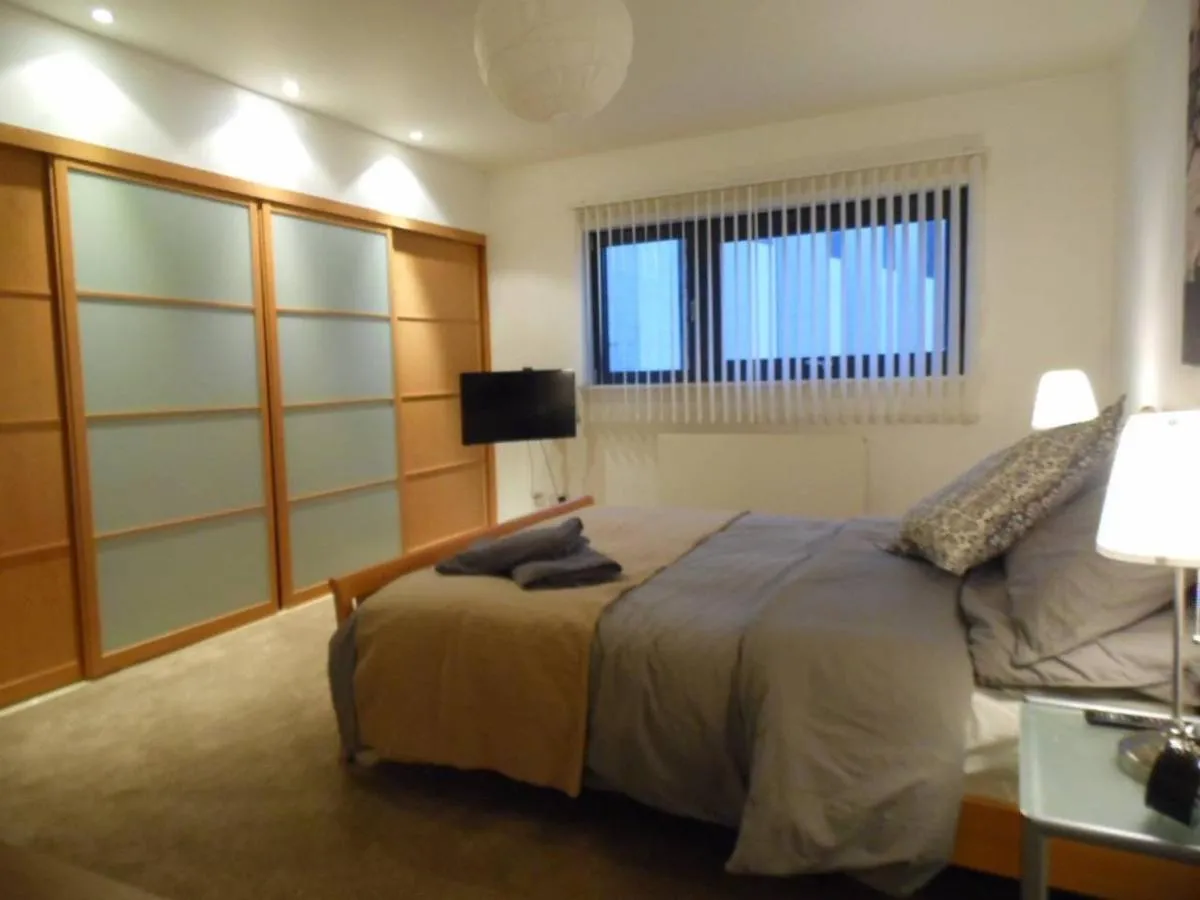 Image 6 of Modern 2-bedroom Apt near SSE Hydro and SEC