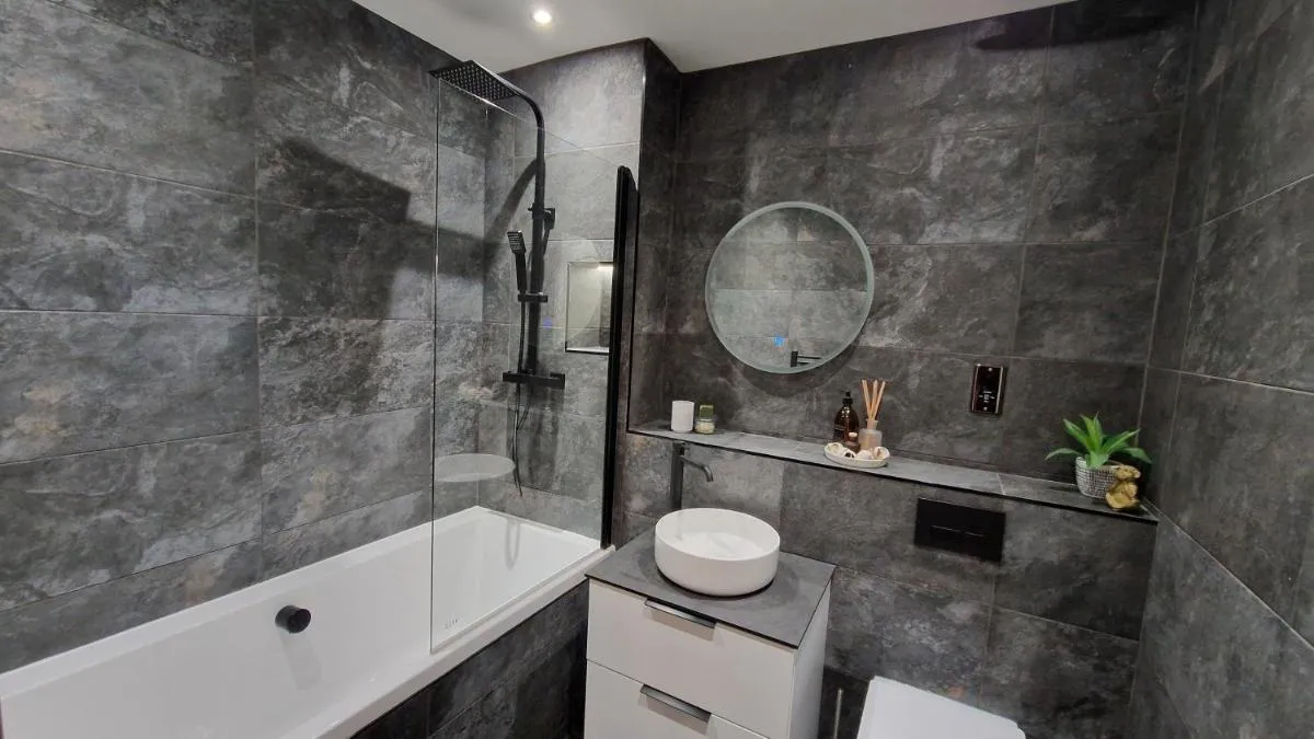 Image 1 of Modern Three-Bedroom Apartment in Leafy West End with Private Parking