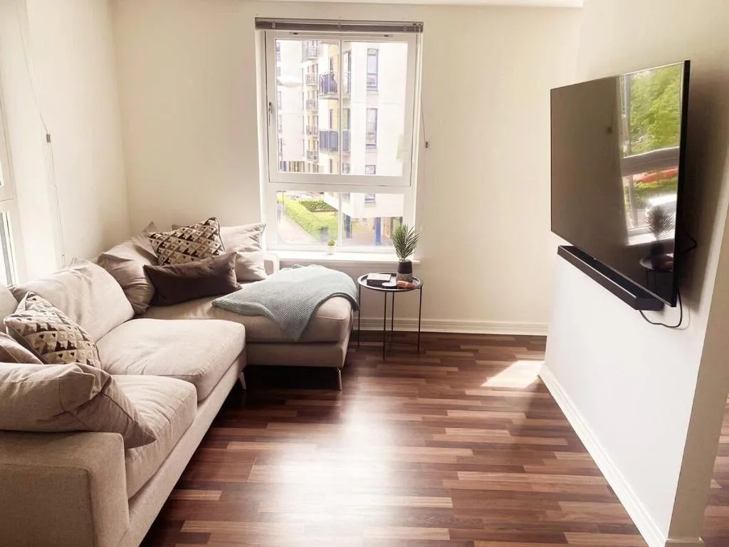 Image of Modern Two Bed Glasgow Apartment with Free Parking