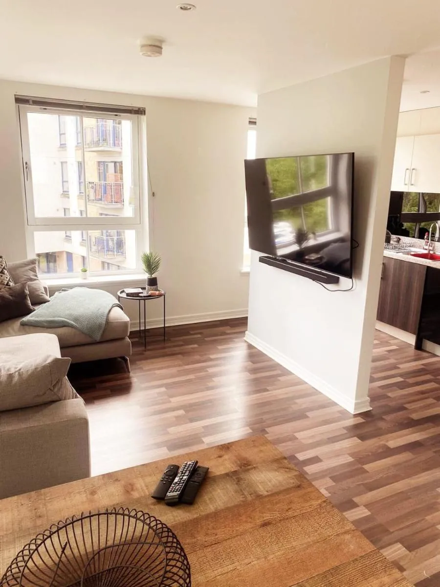 Image 4 of Modern Two Bed Glasgow Apartment with Free Parking