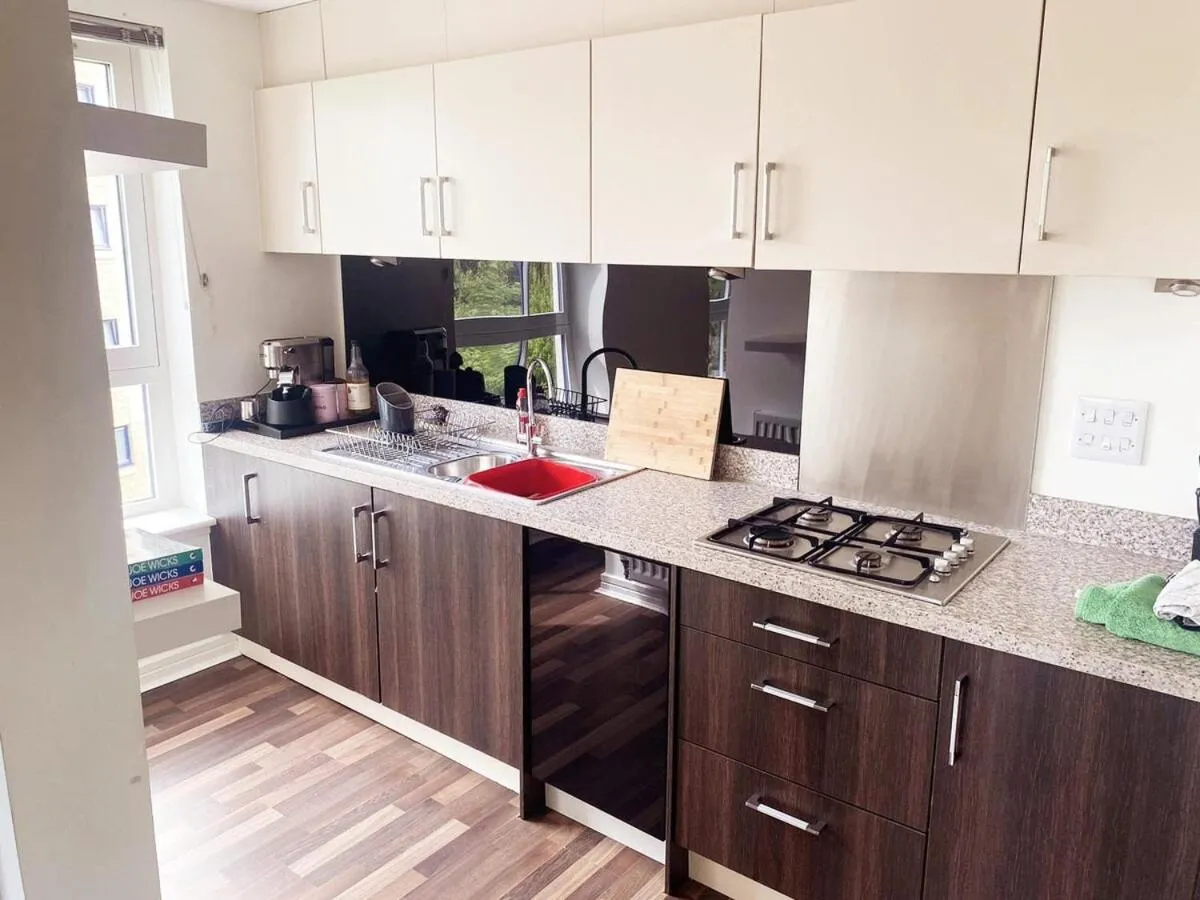 Image 3 of Modern Two Bed Glasgow Apartment with Free Parking