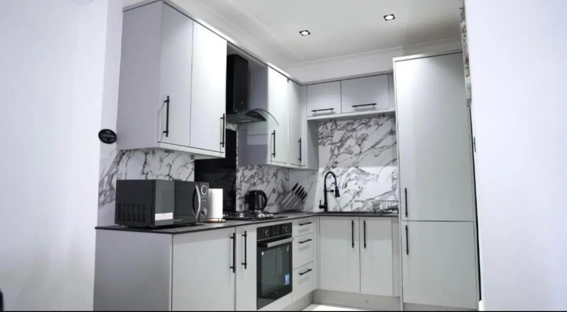 Image 5 of Newly refurbished 2 bed !