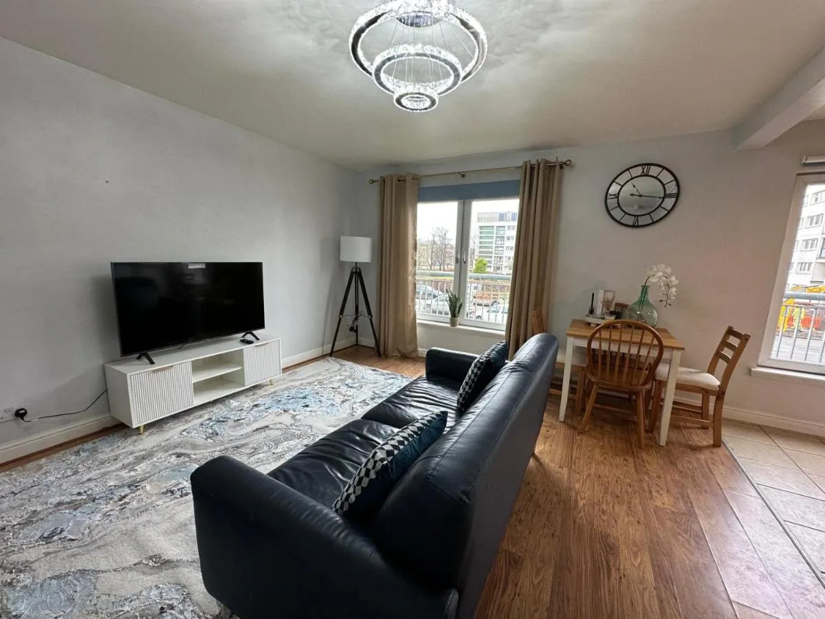 Image 4 of Outstanding Modern Glasgow Flat Luxury King Bed