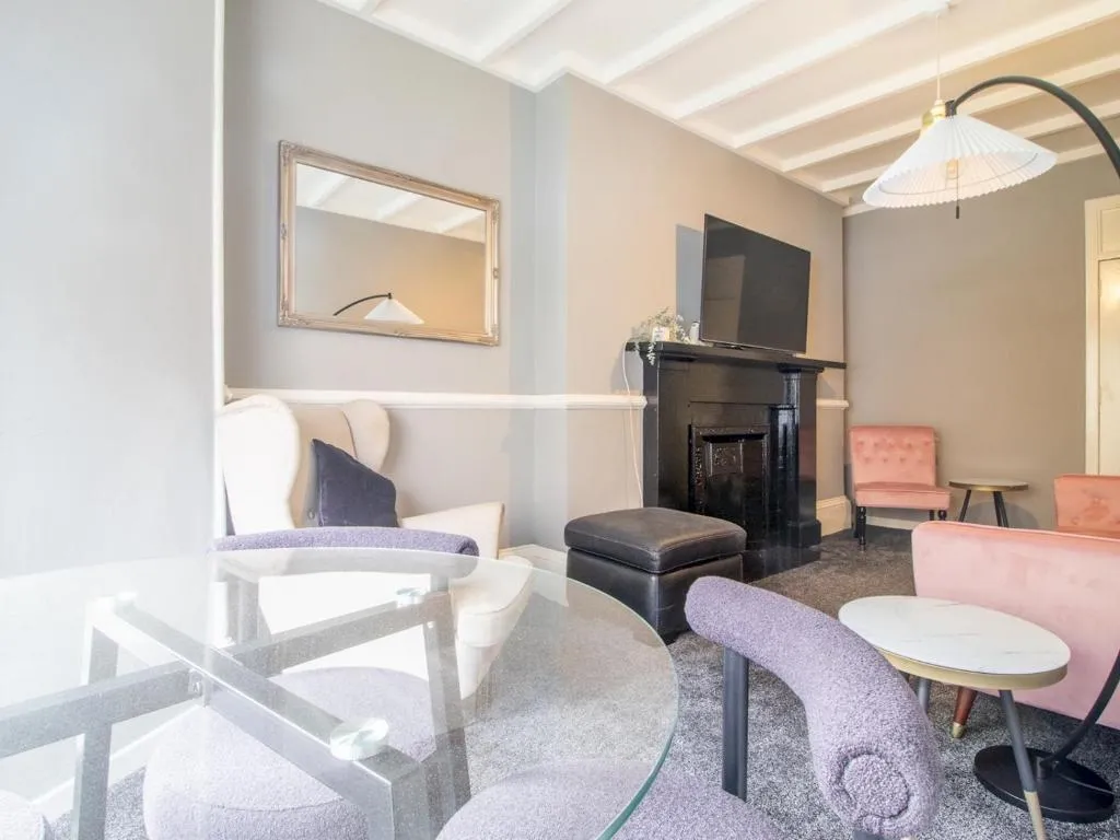 Image of Pass the Keys Cosy in Fabulous West End