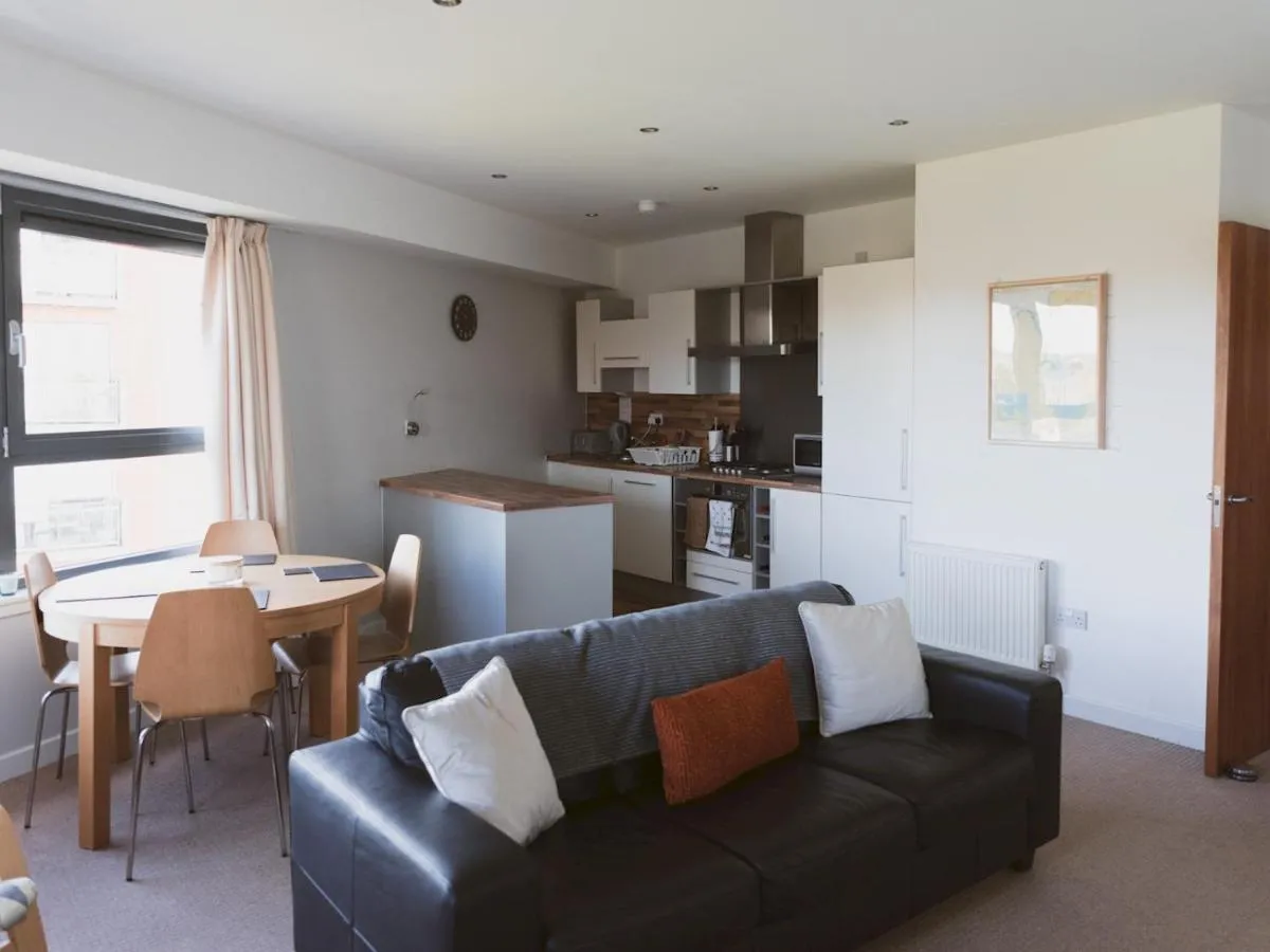 Image 3 of Pass the Keys Lovely 2-Bed Flat Glasgow Harbour FREE parking