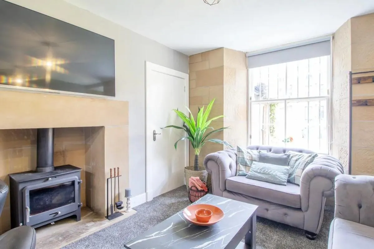 Image 4 of Pass the Keys Private Garden West End with Parking