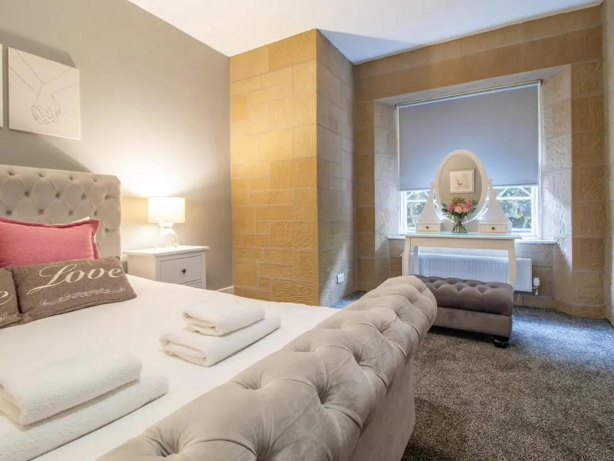 Image 1 of Pass the Keys Private Garden West End with Parking