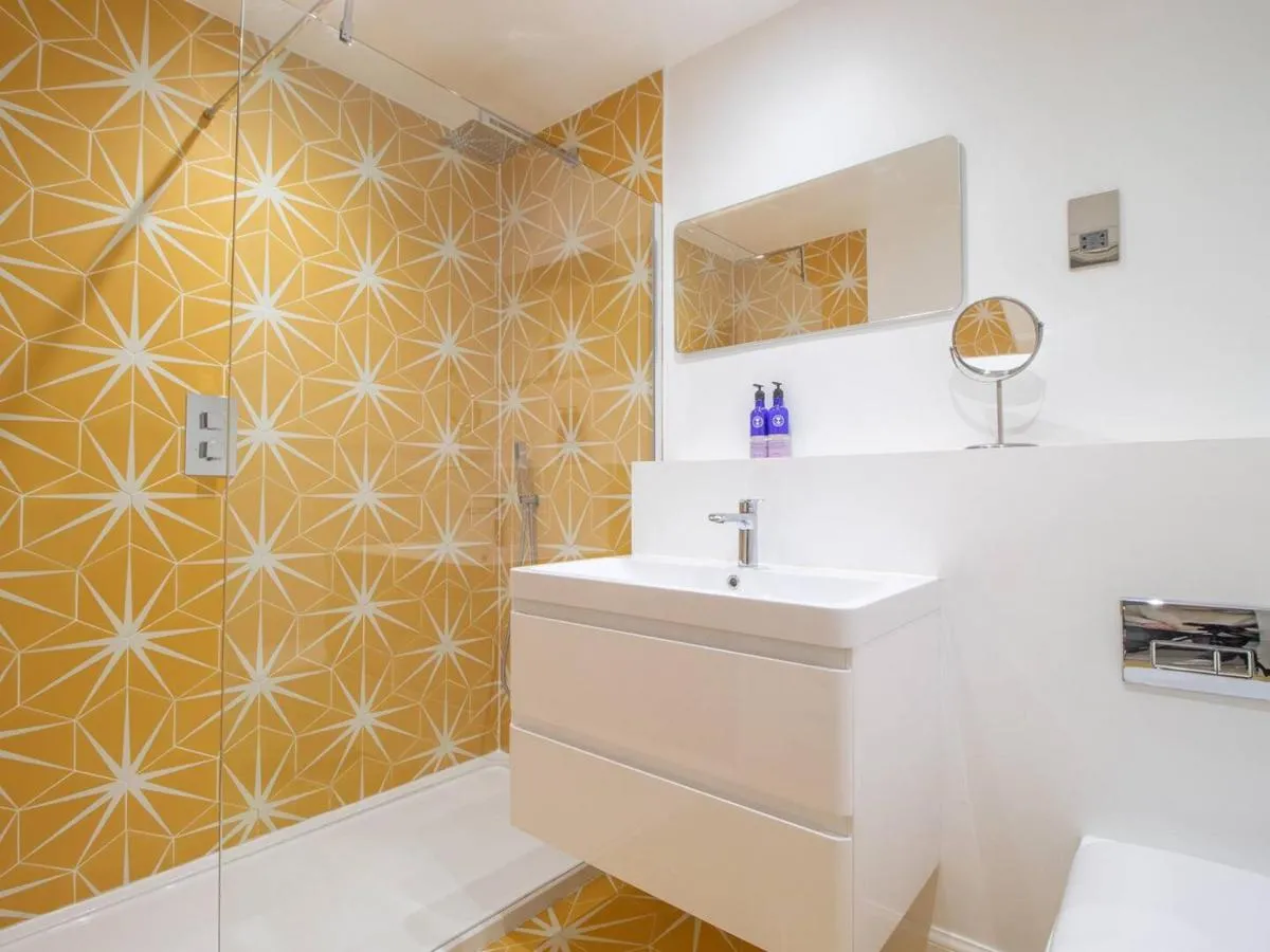 Image 2 of Pass the Keys Stylish West End Detached Mews