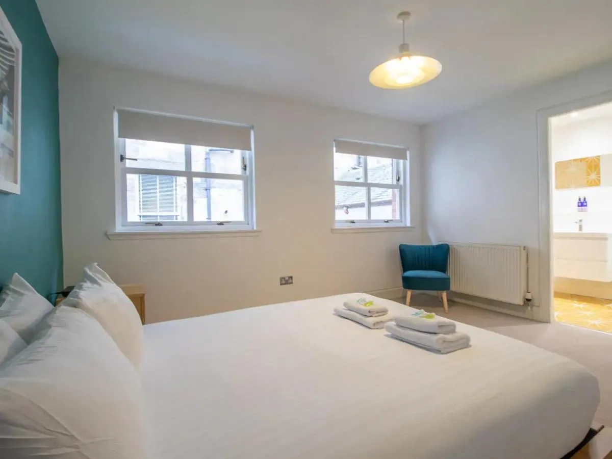 Image 1 of Pass the Keys Stylish West End Detached Mews