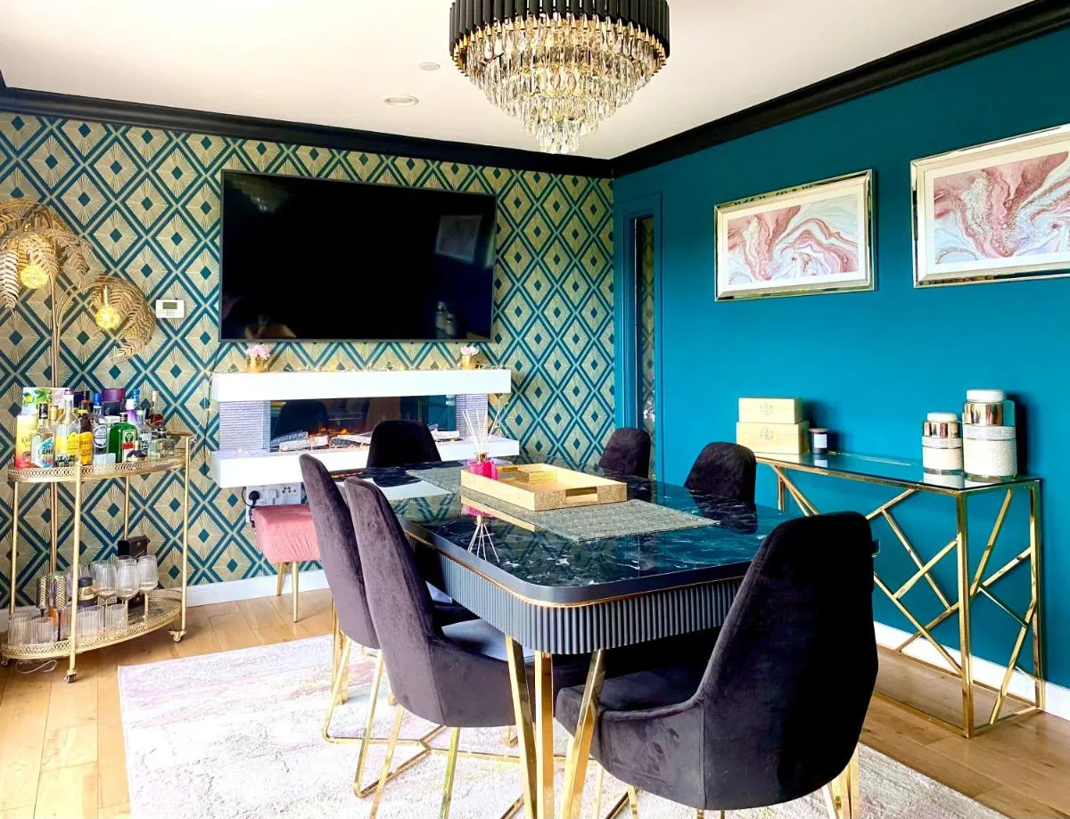 Image 2 of Private Bedroom & Bathroom with Amazing View in Quirky Townhouse