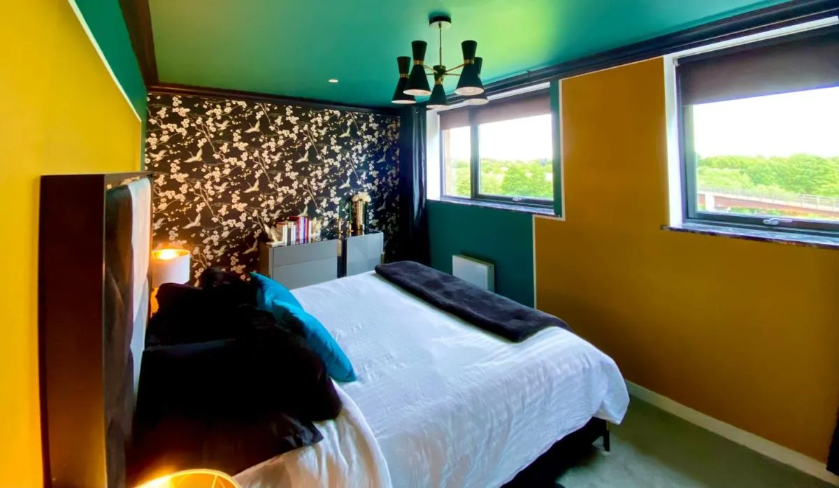 Image 6 of Private Bedroom & Bathroom with Amazing View in Quirky Townhouse