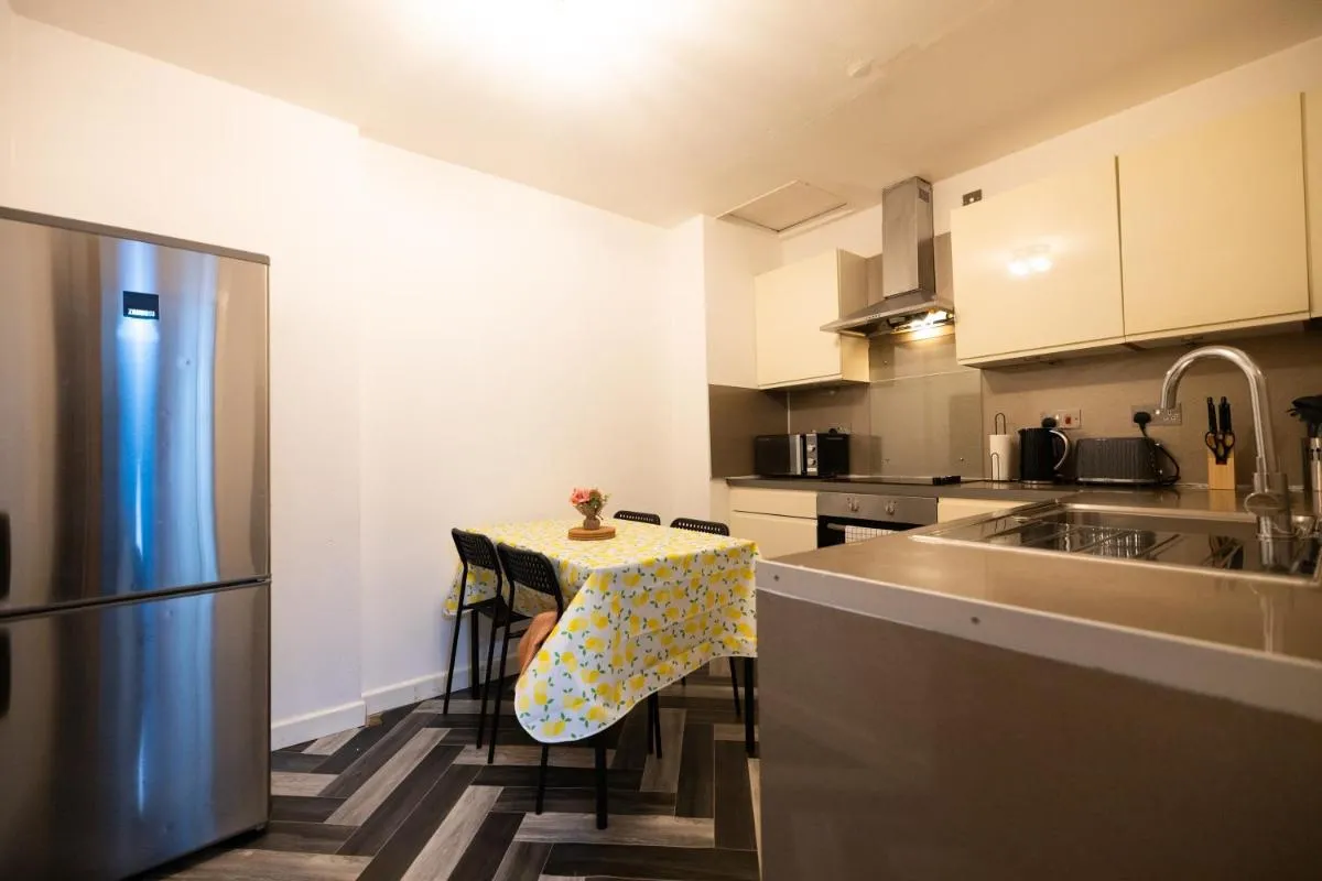 Image 2 of Sauchihall Apartment