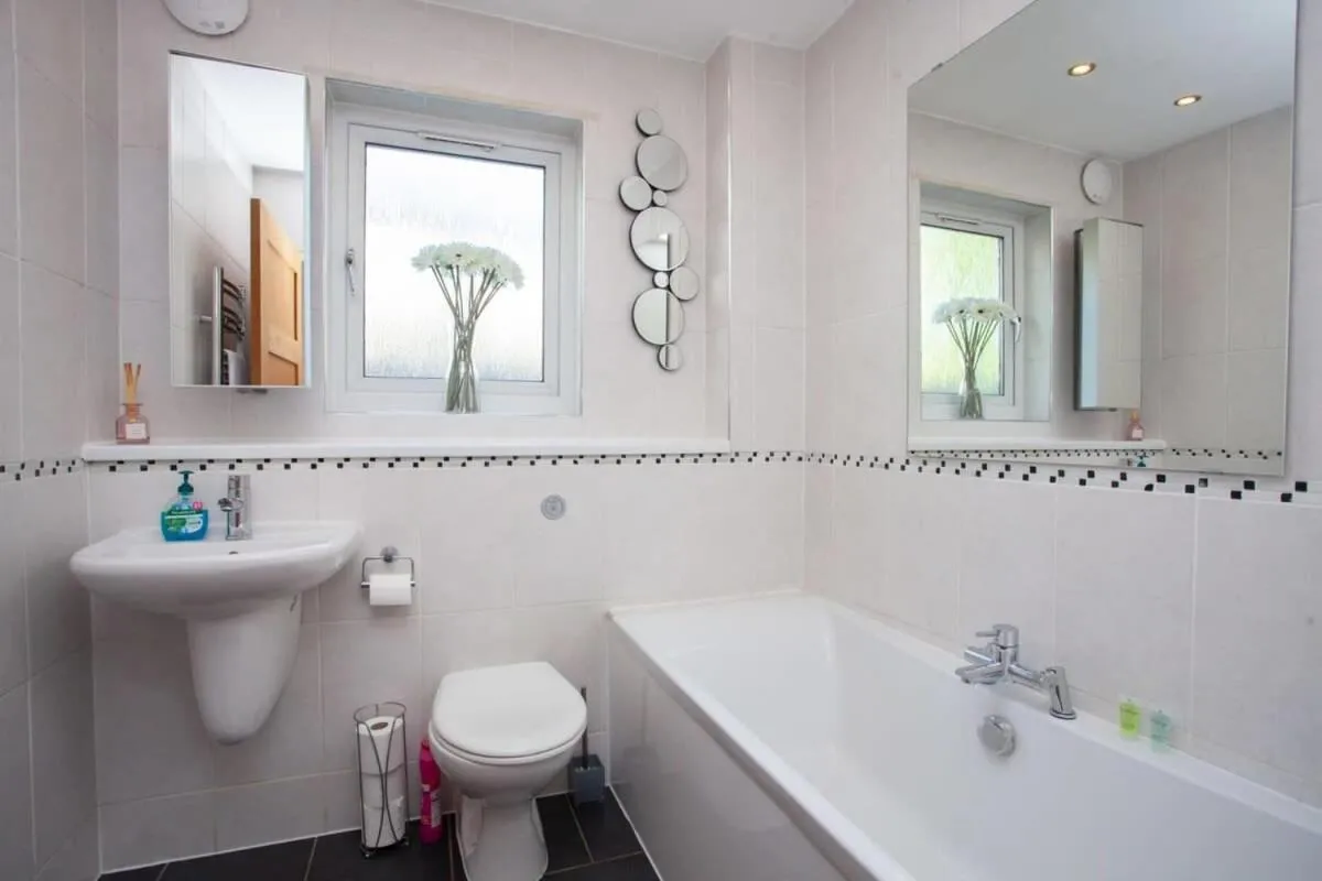 Image 5 of Southside Flat with Private Garden!