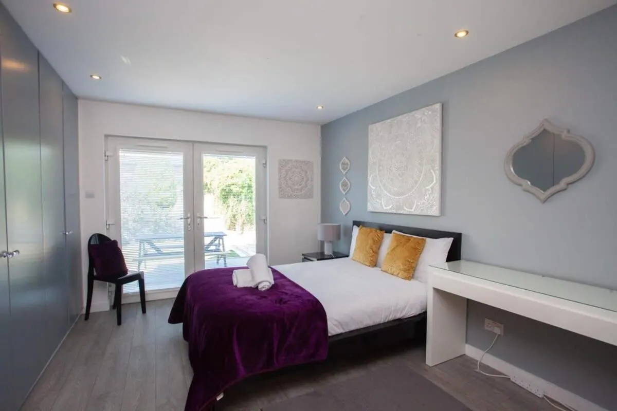 Image 6 of Southside Flat with Private Garden!