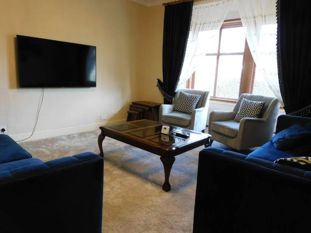 Image of Spacious 3 Bed Family Friendly Home with Garden & Parking Sleeps 6 & Baby Near Glasgow City