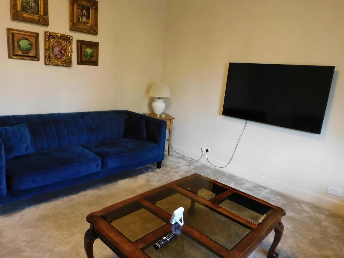 Image 3 of Spacious 3 Bed Family Friendly Home with Garden & Parking Sleeps 6 & Baby Near Glasgow City