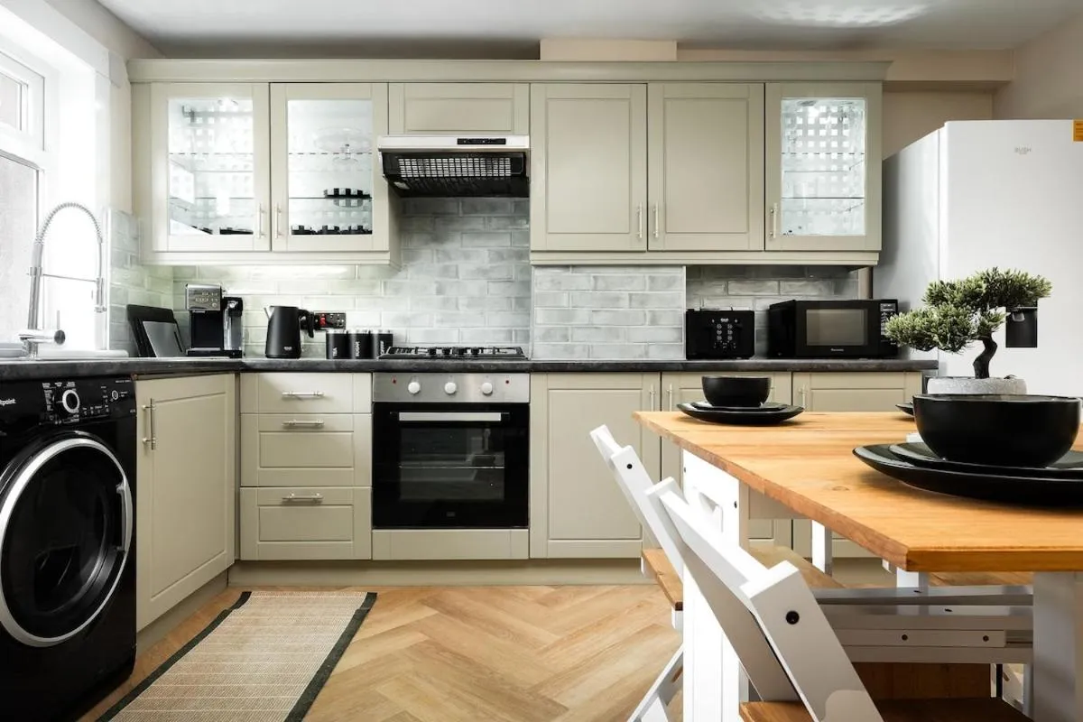 Image 3 of Spacious 3 Bed Home in Glasgow City With Free Parking