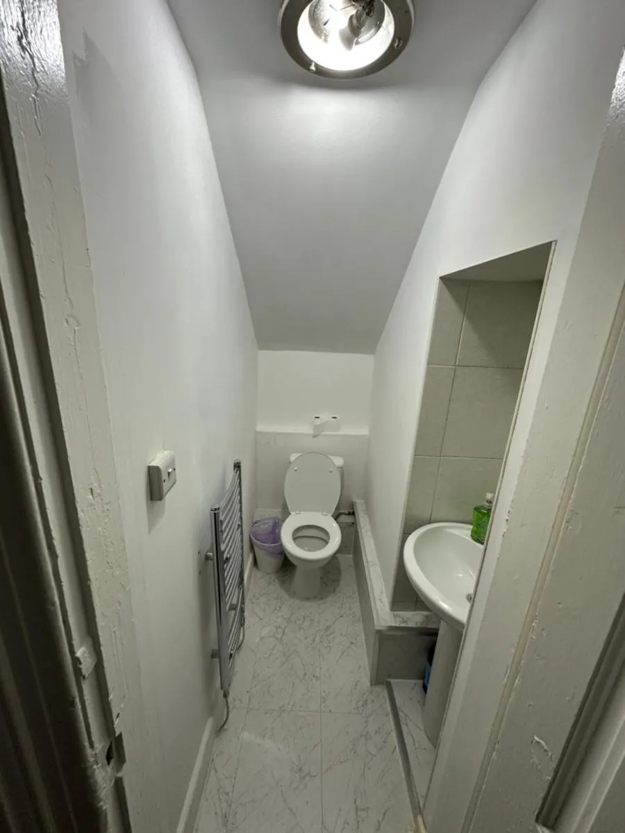 Image 5 of Spacious 5 Bedroom House Close to Central West End