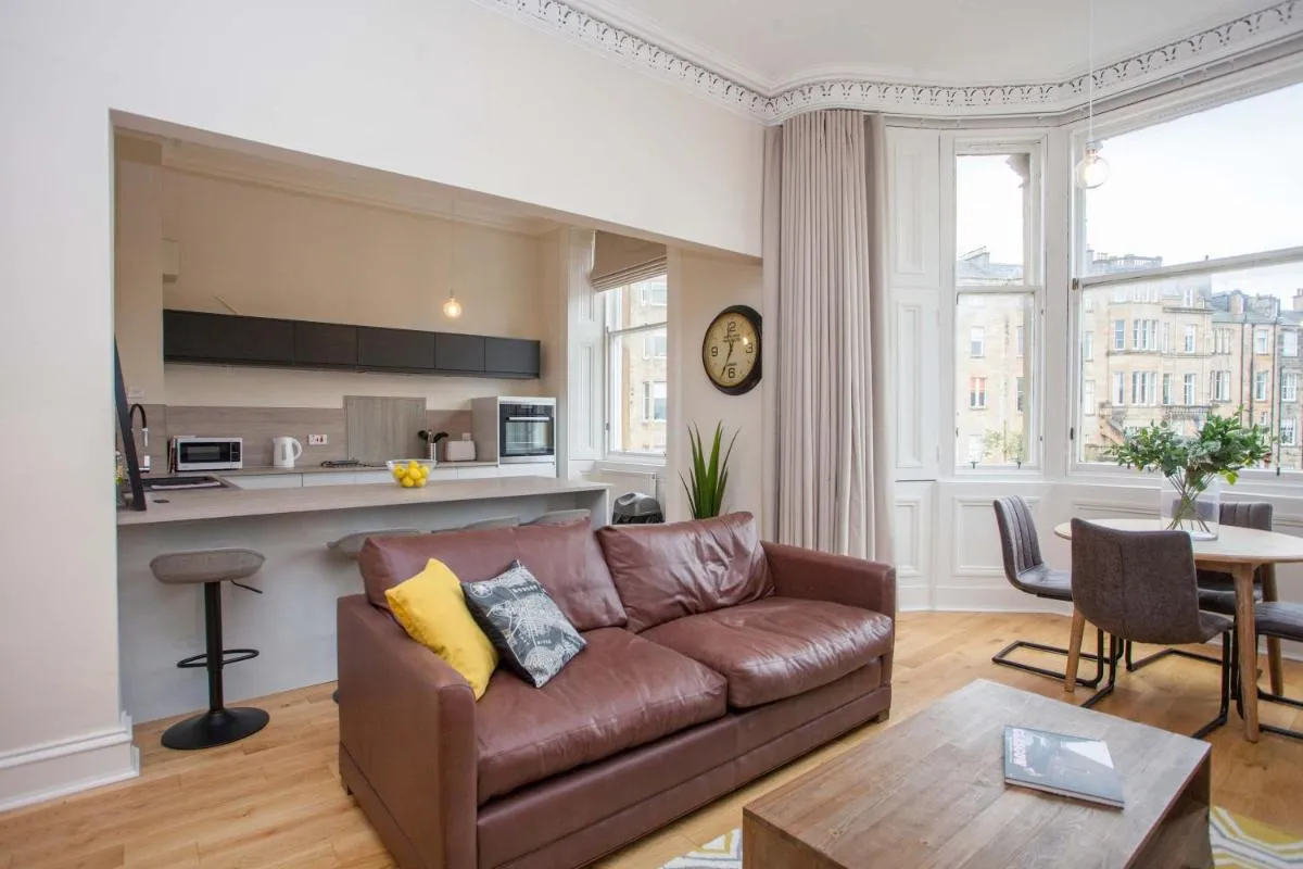 Image 6 of Spacious Period Property in Glasgow