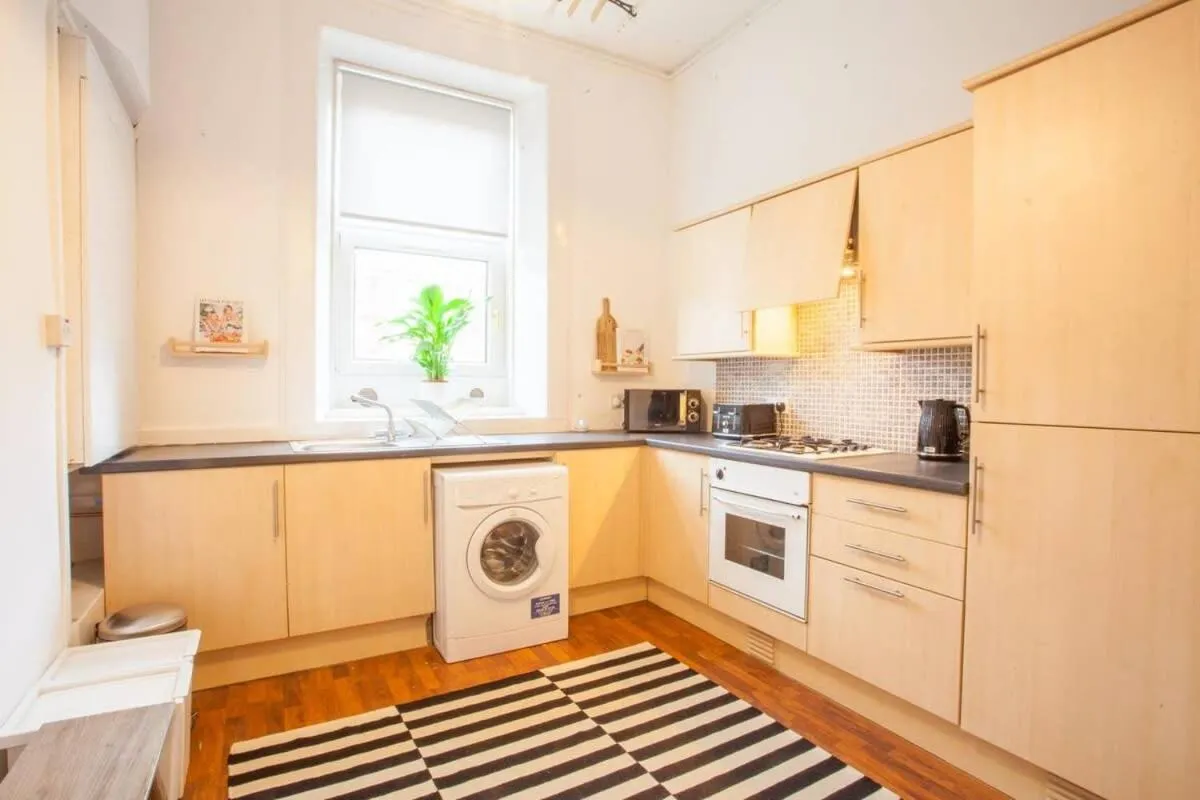 Image 3 of Stunning 2 bed property in heart of West End