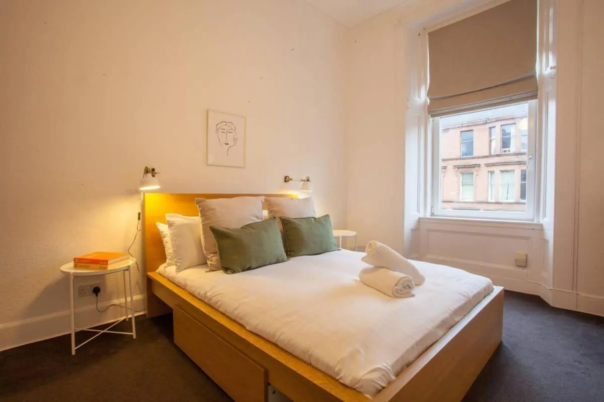 Image 1 of Stunning 2 bed property in heart of West End